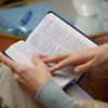 KJV, Thinline Bible, Compact, Leathersoft, Burgundy, Red Letter, Comfort Print: Holy Bible, King James Version