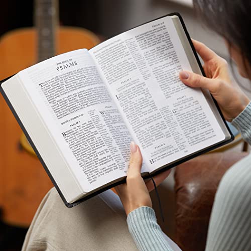 KJV Holy Bible, Giant Print Center-Column Reference Bible, Black Bonded Leather, 53,000 Cross References, Red Letter, Comfort Print: King James Version: Holy Bible, King James Version