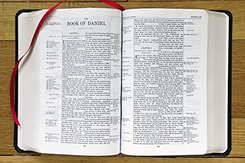 KJV, Thompson Chain-Reference Bible, Handy Size, Bonded Leather, Black, Red Letter: King James Version, Black, Bonded Leather, Handy Size, Red Letter