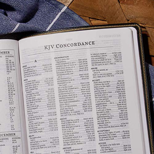 KJV, Deluxe Reference Bible, Center-Column Giant Print, Leathersoft, Black, Red Letter, Comfort Print: Holy Bible, King James Version