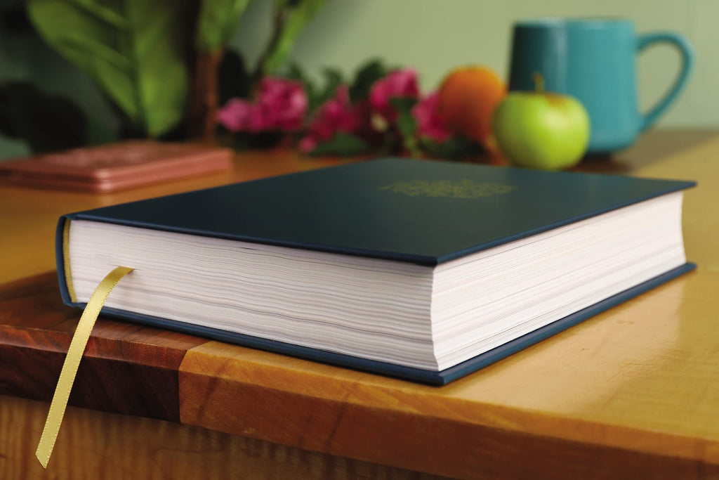 NIV Radiant Virtues Bible: New International Version: A Beautiful Word Collection, Red Letter, Comfort Print Hardcover – Import, 28 September 2021