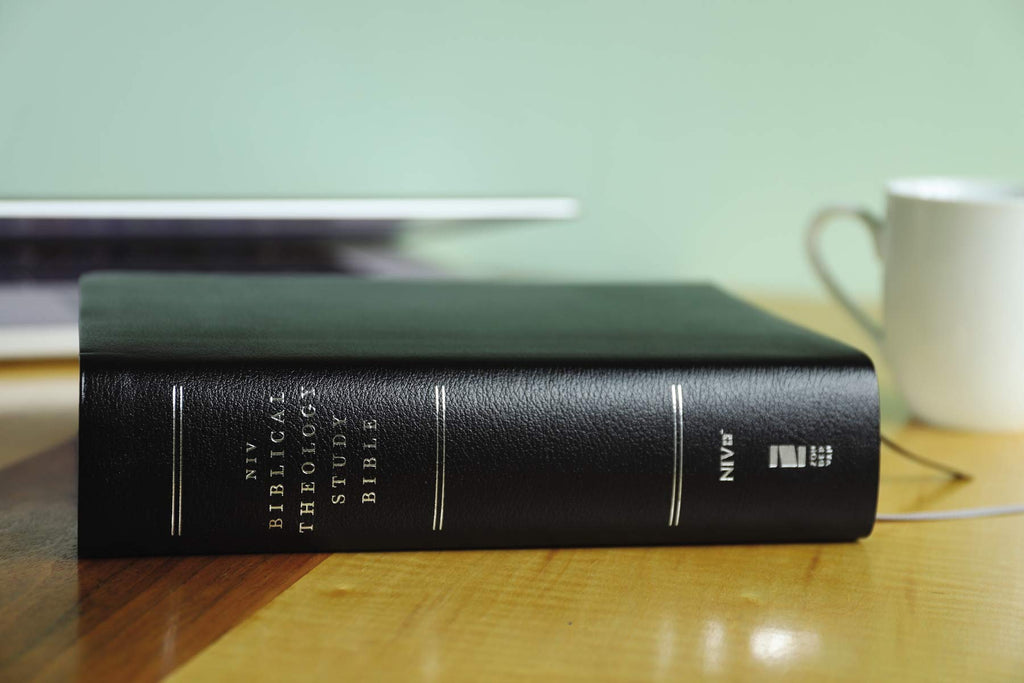 NIV Biblical Theology Study Bible: New International Version, Biblical Theology Study Bible, Black, Bonded Leather, Comfort Print; Follow God s Redemptive Plan As It Unfolds Throughout Scripture Bonded Leather