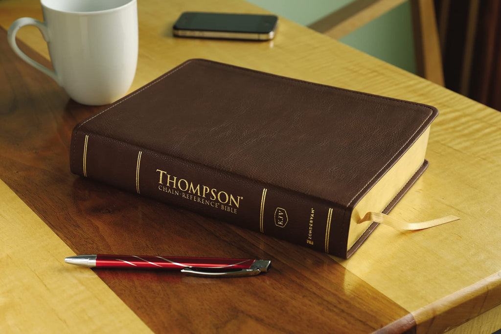 KJV, Thompson Chain-Reference Bible, Leathersoft, Brown, Red Letter: King James Version, Brown, Leathersoft, Red Letter Imitation Leather – Import, 8 June 2021
