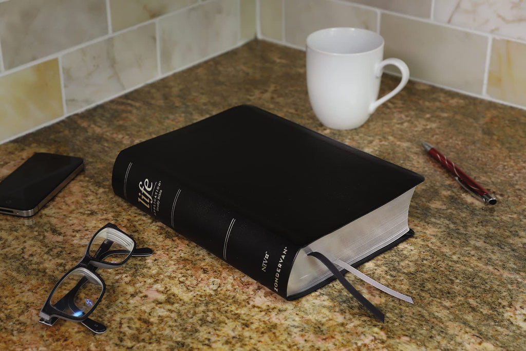 Life Application Study Bible: New International Version, Black Bonded Leather, Red Letter Bonded Leather – 1 October 2019