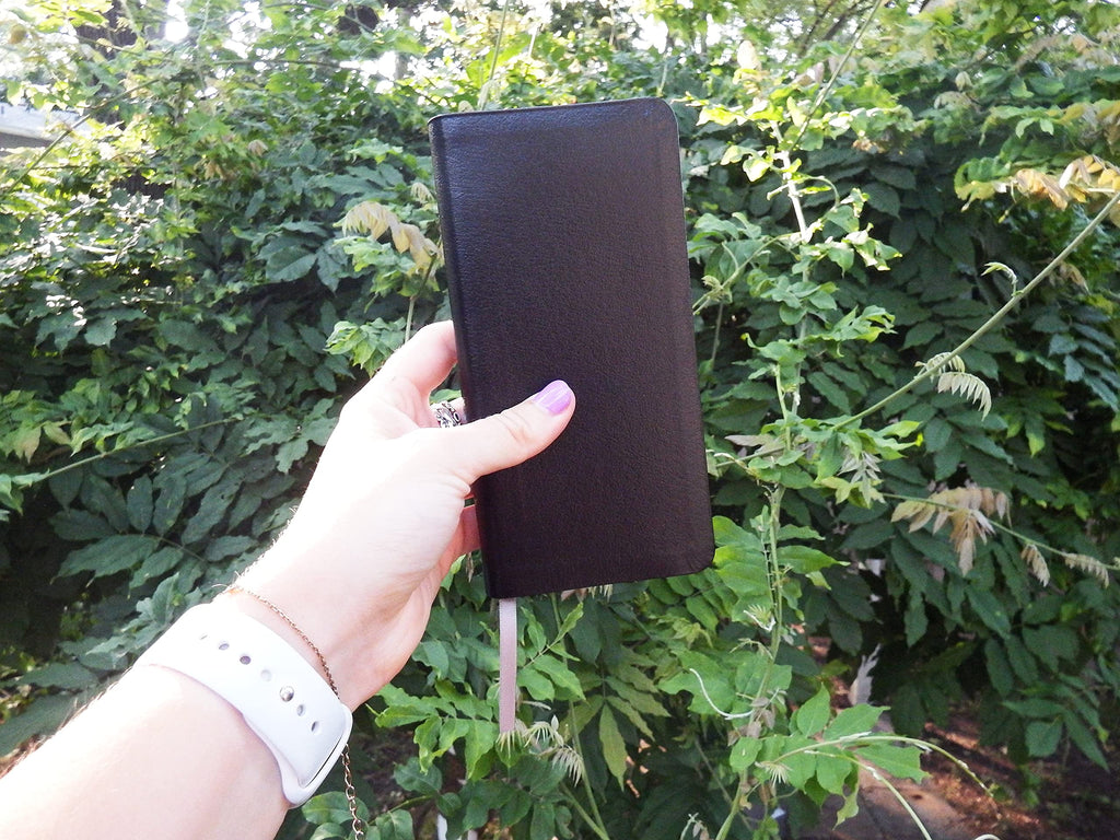 NIV POCKET THINLINE BL Bonded Leather – 24 August 2021