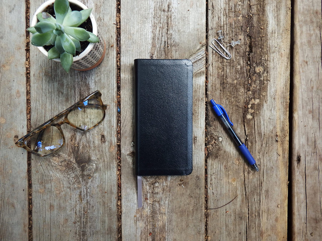 NIV POCKET THINLINE BL Bonded Leather – 24 August 2021