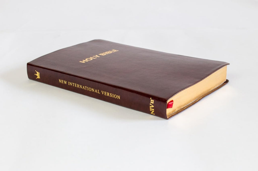 Niv English Bible Brown Anglicised Version | Cromwell Bonded Leather | Thin Bible with Gilded Edge | Easy-to-Read Fonts | Easy to carry | Lifeway India Publication Leather Bound – 1 January 2024