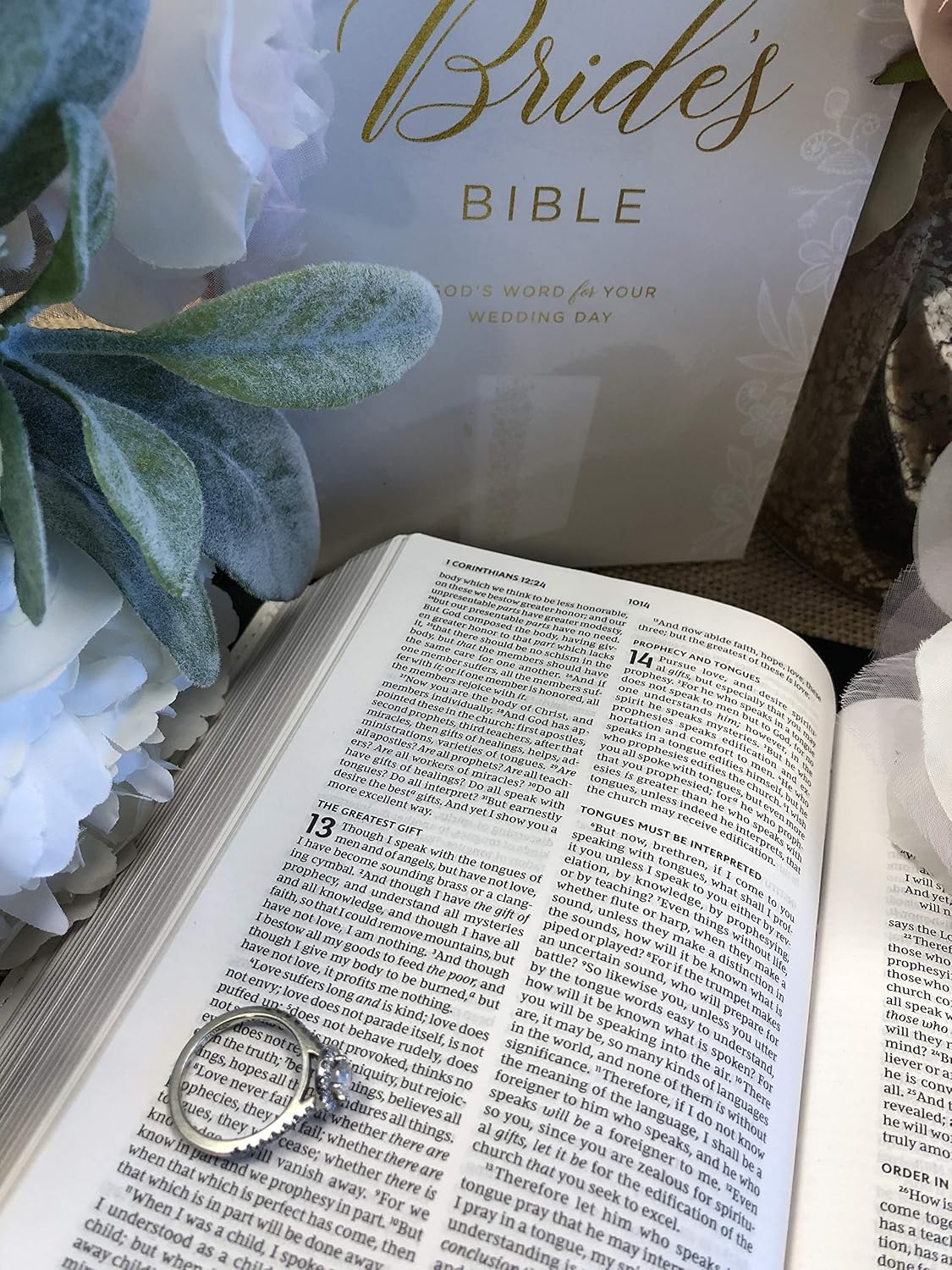 NKJV, Bride's Bible, Leathersoft, White, Red Letter, Comfort Print: Holy Bible, New King James Version
