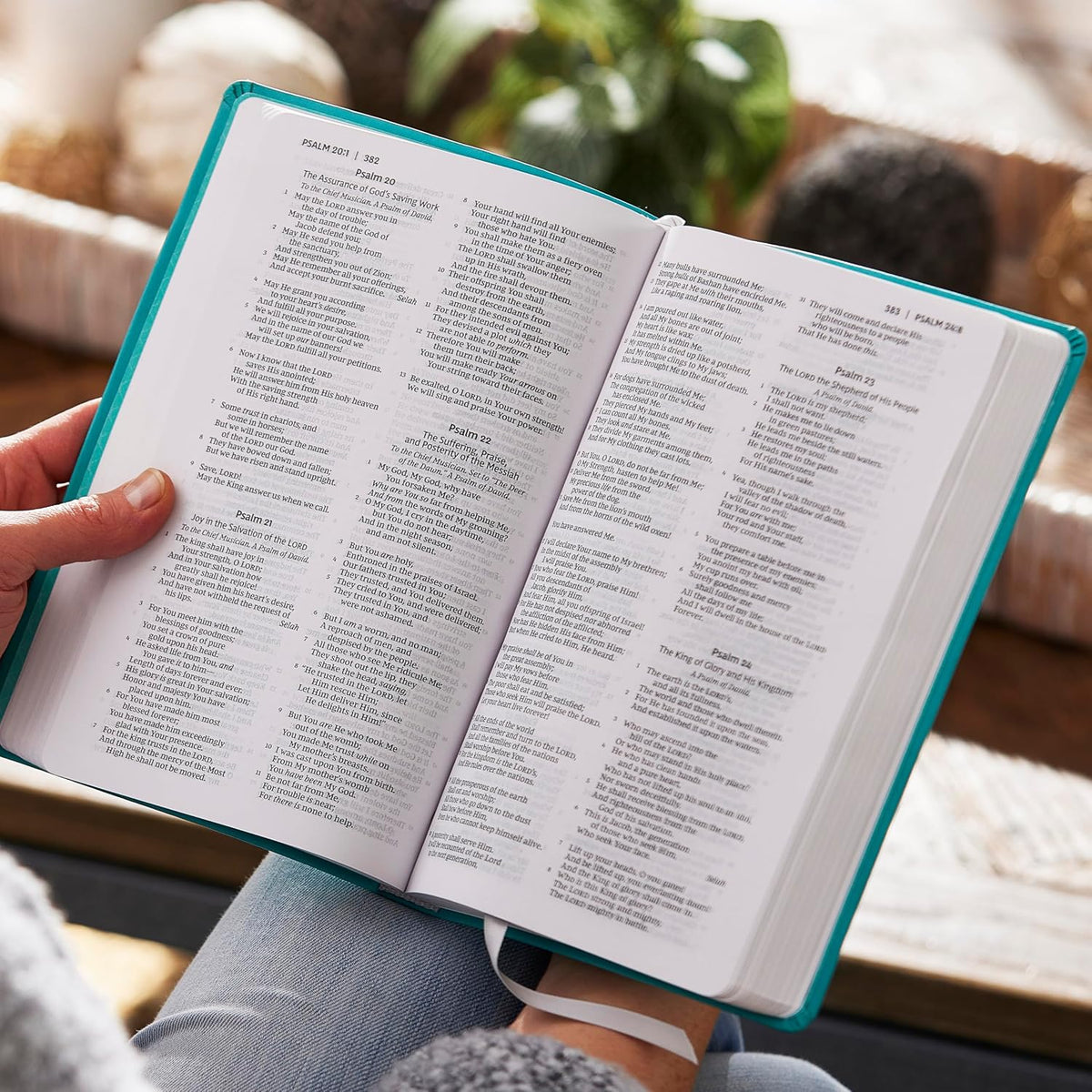 NKJV Holy Bible, Value Ultra Thinline, Blue Leathersoft, Red Letter, Comfort Print