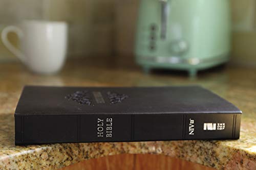 NIV, Holy Bible, Soft Touch Edition, Leathersoft, Black, Com