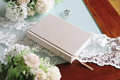 Holy Bible: New International Version, Bride's Bible, Cream, Cloth over Board, Red Letter, Comfort Print
