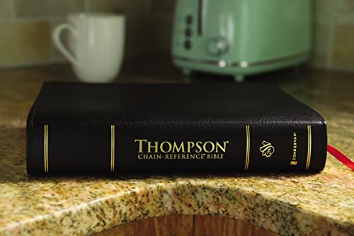 ESV TCR BL: English Standard Version, Black, Bonded Leather, Red Letter