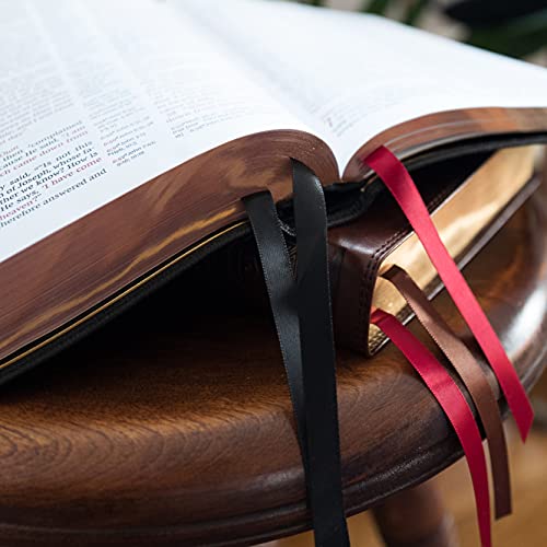 NKJV, Reference Bible, Classic Verse-by-Verse, Center-Column, Leathersoft, Black, Red Letter, Comfort Print: Holy Bible, New King James Version