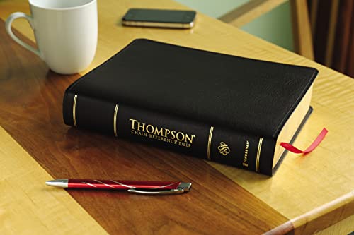 ESV TCR BL: English Standard Version, Black, Bonded Leather, Red Letter