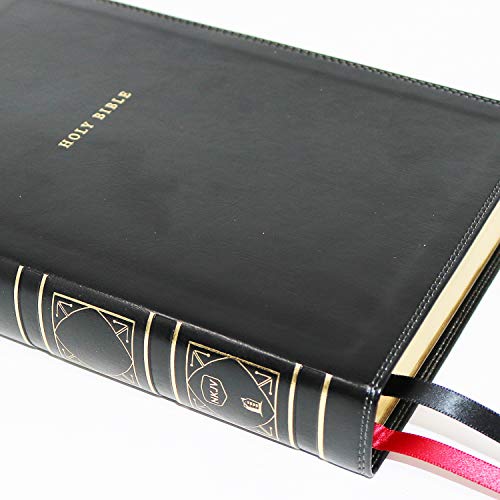 NKJV, Reference Bible, Classic Verse-by-Verse, Center-Column, Leathersoft, Black, Red Letter, Comfort Print: Holy Bible, New King James Version