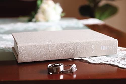 Holy Bible: New International Version, Bride's Bible, Cream, Cloth over Board, Red Letter, Comfort Print