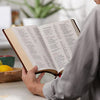 NKJV, Reference Bible, Classic Verse-by-Verse, Center-Column, Leathersoft, Black, Red Letter, Comfort Print: Holy Bible, New King James Version