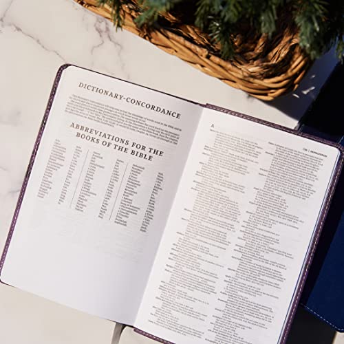NKJV, Deluxe Gift Bible, Leathersoft, Burgundy, Red Letter, Comfort Print: Holy Bible, New King James Version