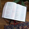 NKJV, Reference Bible, Classic Verse-by-Verse, Center-Column, Leathersoft, Black, Red Letter, Comfort Print: Holy Bible, New King James Version