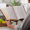 NKJV, Reference Bible, Classic Verse-by-Verse, Center-Column, Leathersoft, Black, Red Letter, Comfort Print: Holy Bible, New King James Version