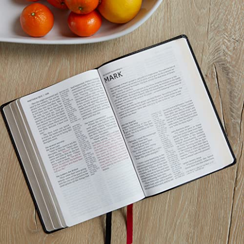 NKJV, Deluxe Reference Bible, Center-Column Giant Print, Leathersoft, Burgundy, Red Letter, Comfort Print: Holy Bible, New King James Version