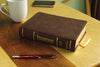 KJV, Thompson Chain-Reference Bible, Handy Size, Leathersoft, Brown, Red Letter: King James Version, Brown, Leathersoft, Red Letter, Handy Size Imitation Leather – Import, 8 June 2021